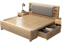 Кровать из массива дерева 